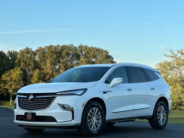 2022 Buick Enclave Essence's photo